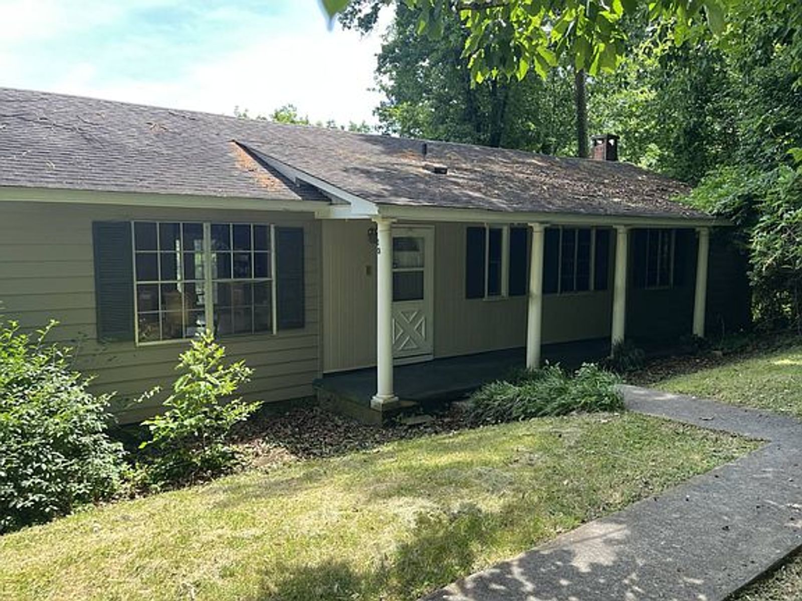 2nd image of 20 Laurel Ln