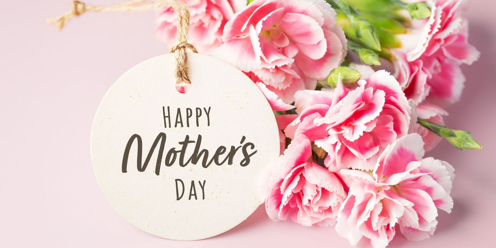Flowers and a Mother's Day card | Source: Shutterstock