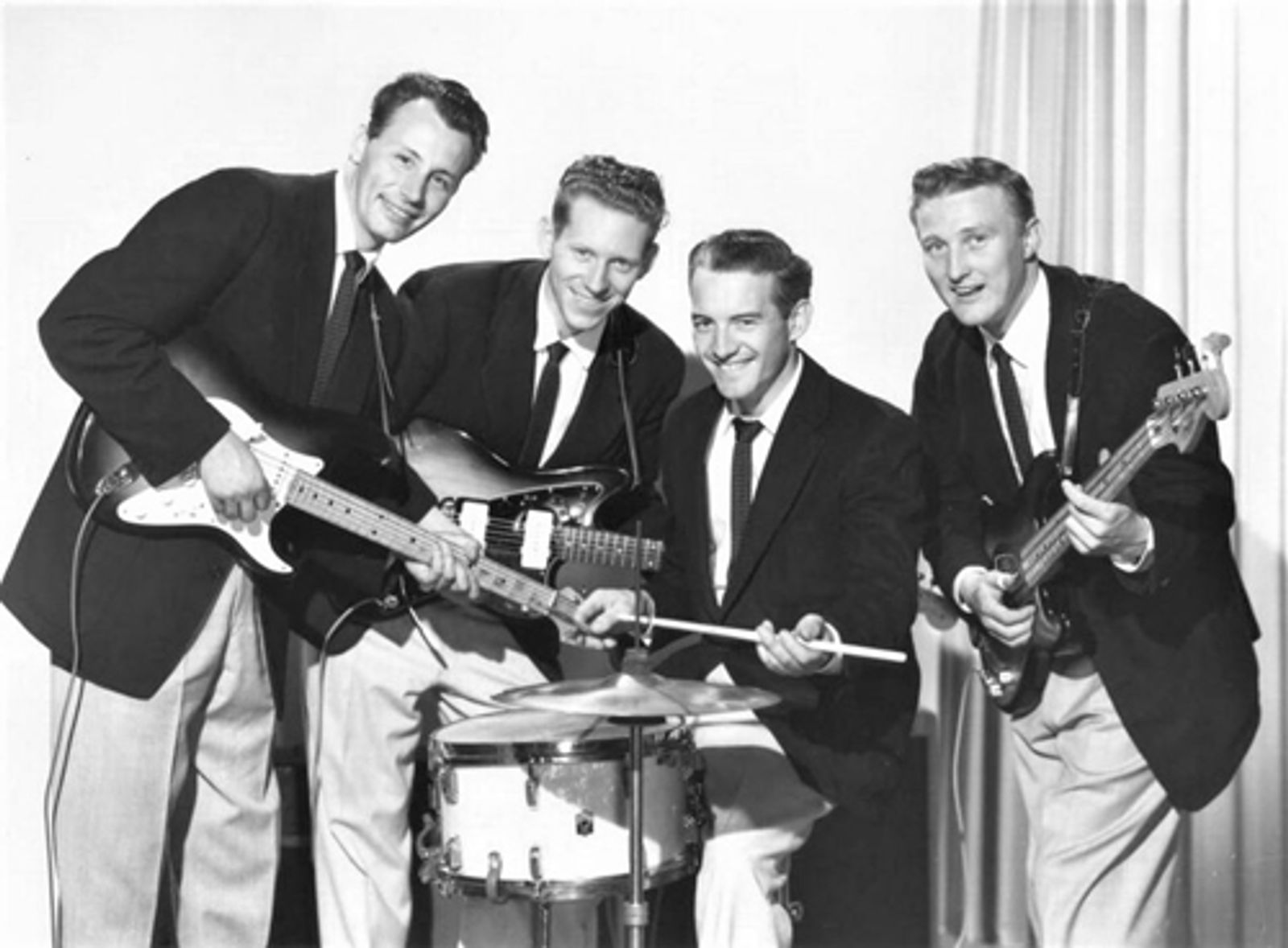 VENTURES, The | THE NORTHWEST MUSIC ARCHIVES