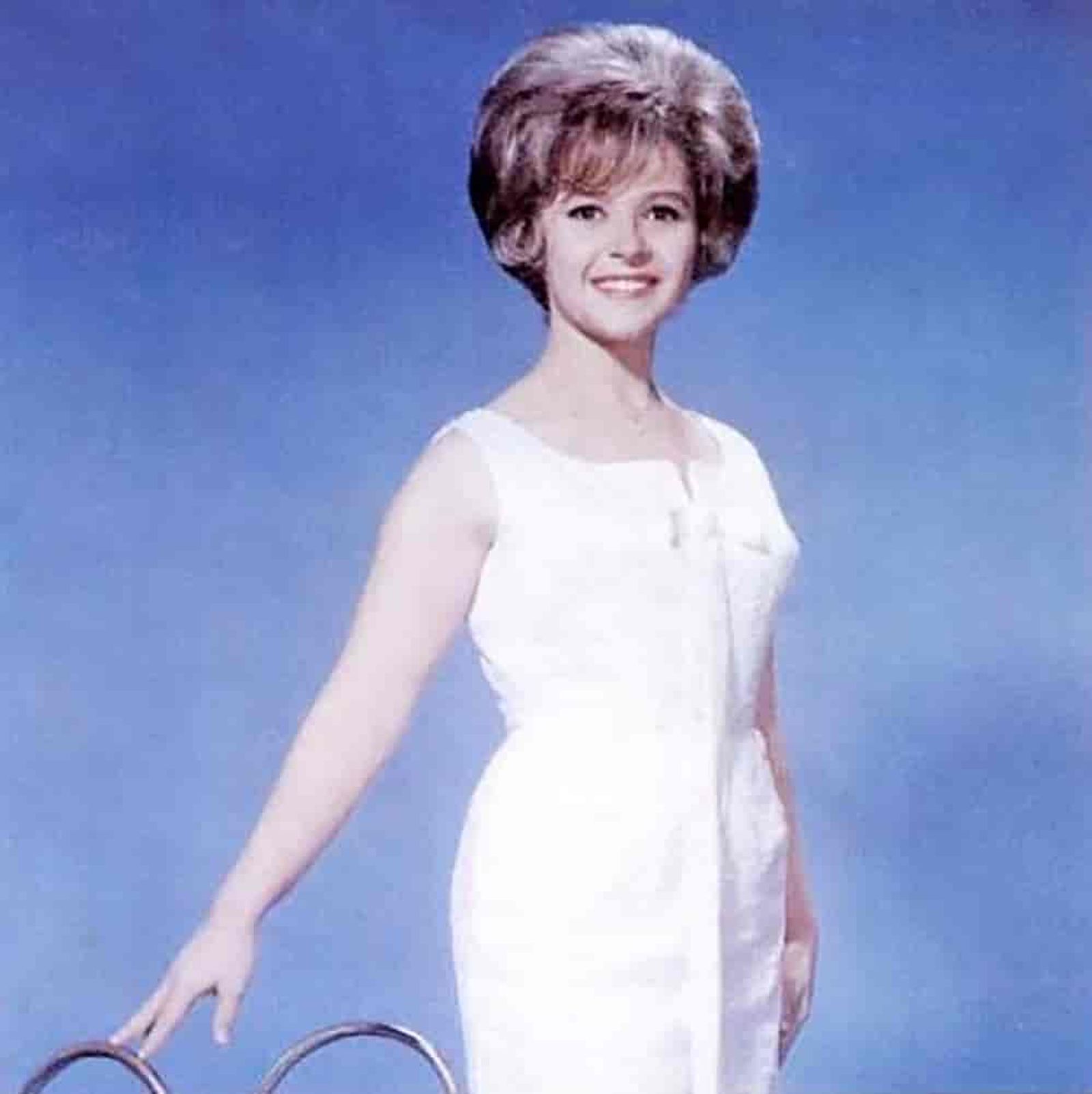 All Alone Am I: A Heartbreaking Ballad by Brenda Lee – Songs Magazine