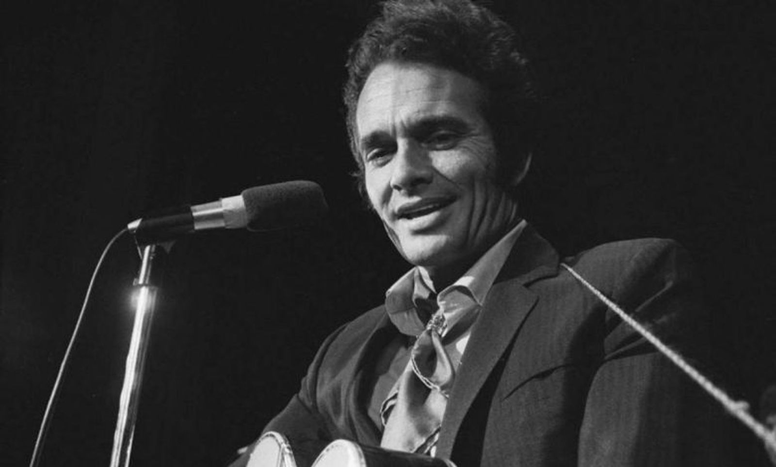 Merle Haggard’s ‘If We Make It Through December’ Captures the Heartache of Hard Times and Redefines Country Realism in 1973
