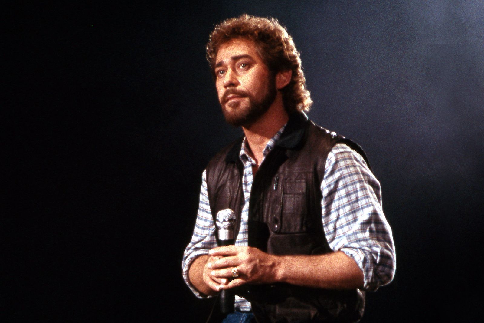 Country Singer Earl Thomas Conley Dead at 77