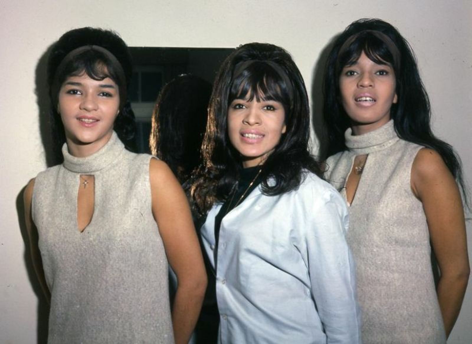 Beautiful Portrait Photos of The Ronettes in London in 1964 ~ Vintage  Everyday