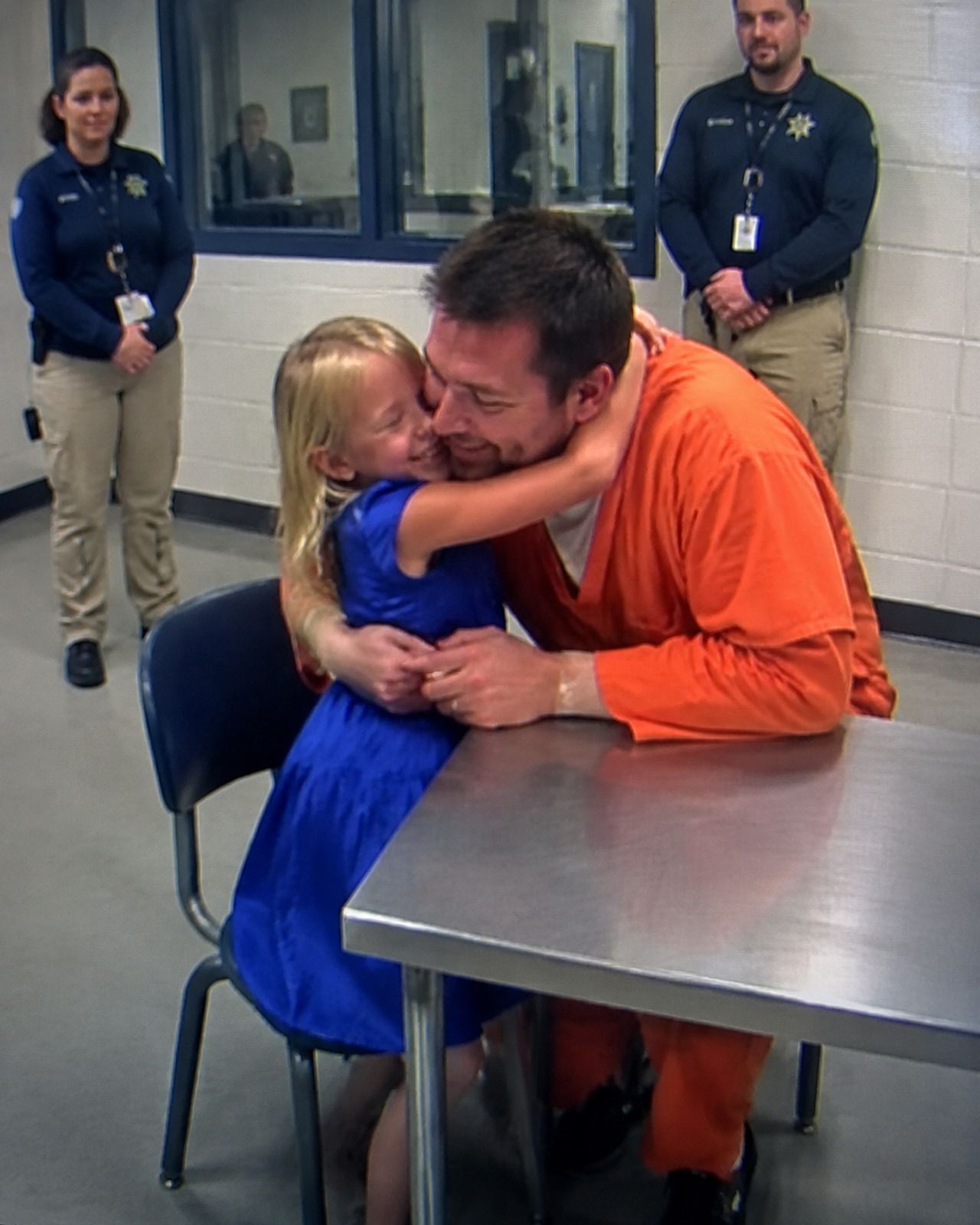8-Year-Old Girl’s Whisper Stopped Her Father’s Execution—Then a Hidden Truth Began to Surface
