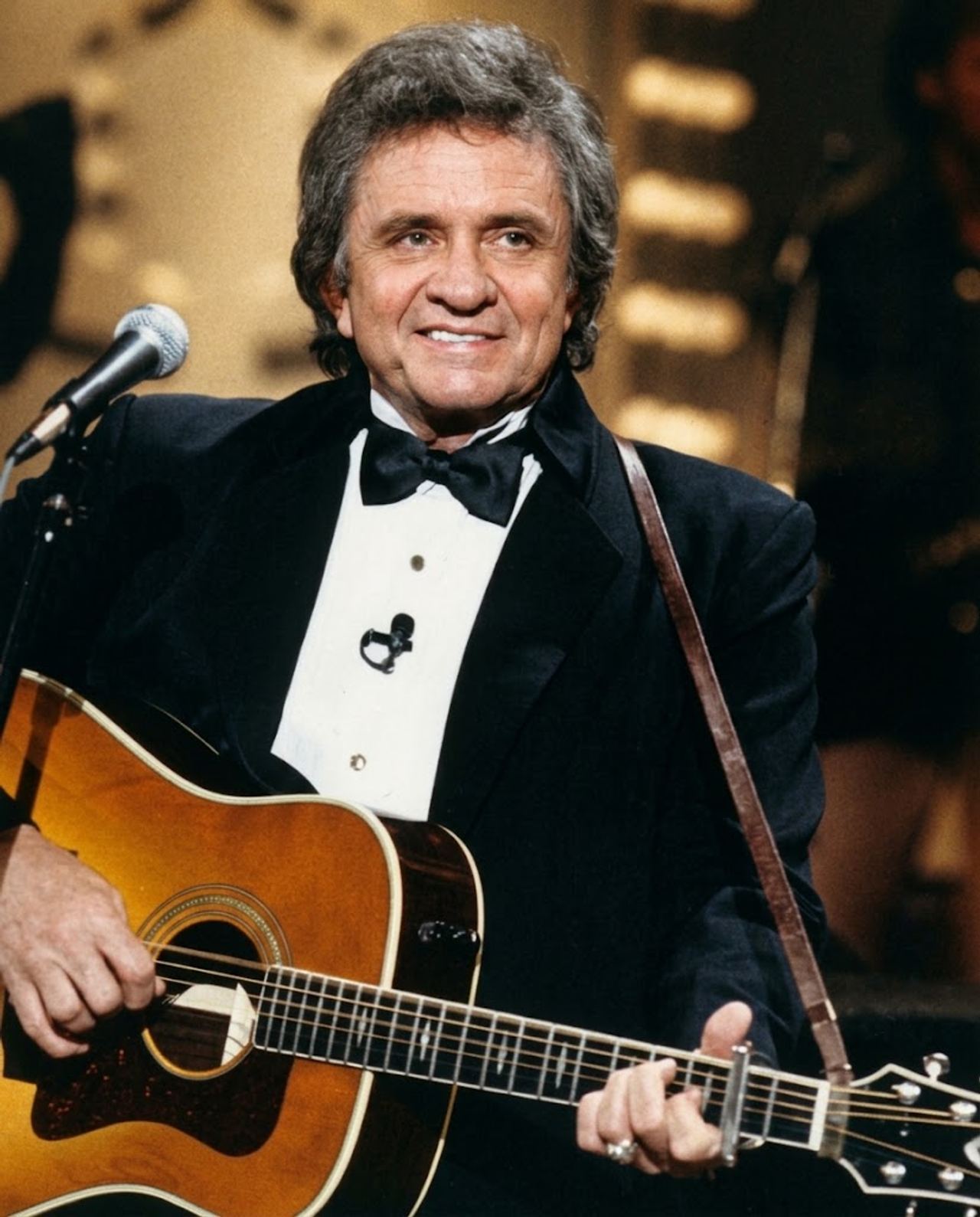 A NETWORK DEMANDED HE CHANGE ONE CONTROVERSIAL WORD—BUT ON LIVE TELEVISION, JOHNNY CASH LOOKED DIRECTLY INTO THE CAMERA 
