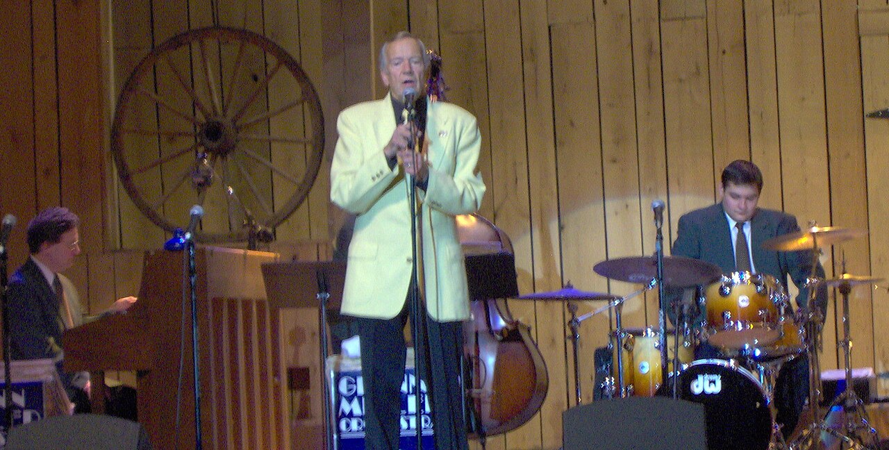 Larry O'Brien (director); Glenn Miller Orchestra