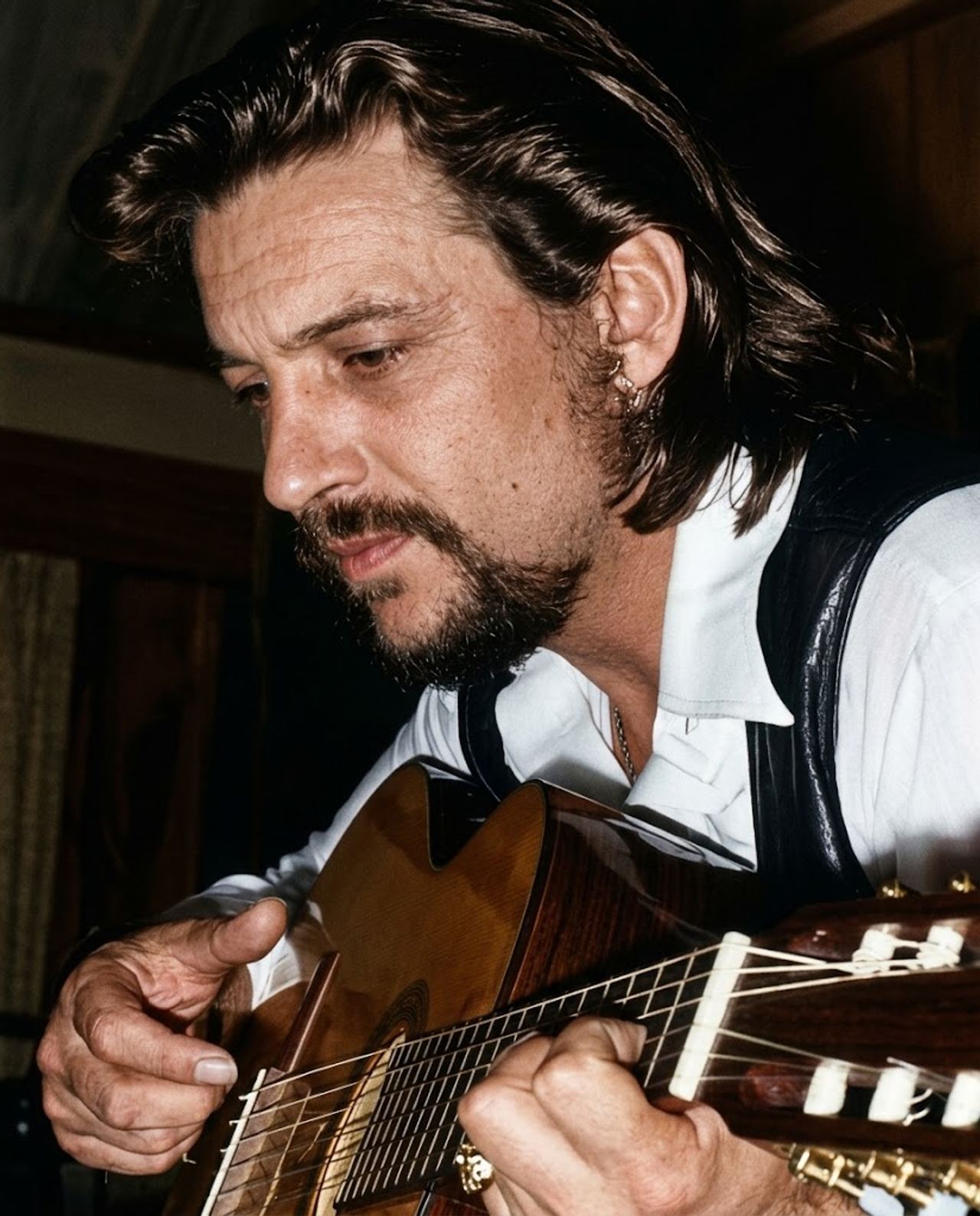 HE WAS ONE OF COUNTRY MUSIC’S HARDEST WORKERS, BUT IT TOOK A HOSPITAL BED AND A NEAR-FATAL COLLAPSE FOR HIM TO REWRITE T