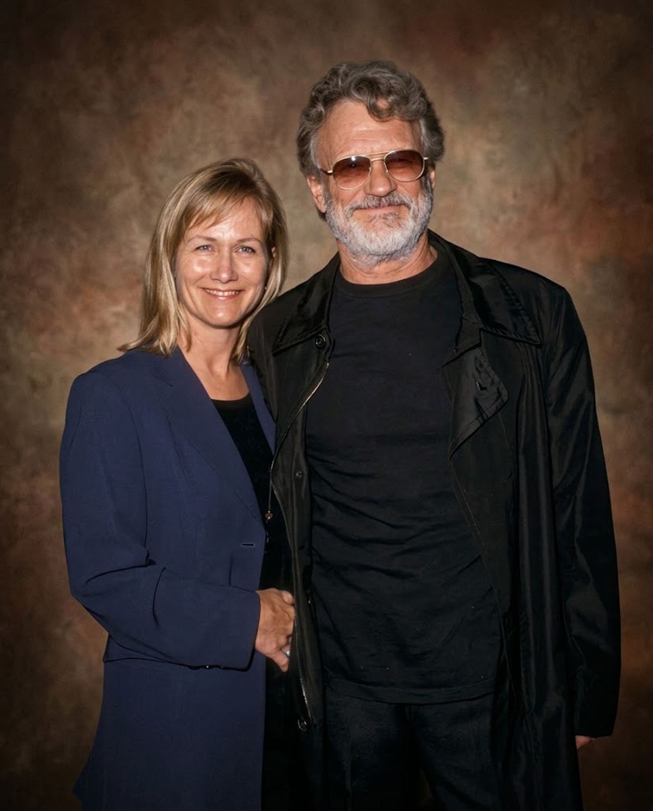 HE WROTE COUNTRY MUSIC’S MOST HEARTBREAKING SONGS ABOUT LONELINESS — BUT FOR 41 YEARS, KRIS KRISTOFFERSON LIVED A COMPLE