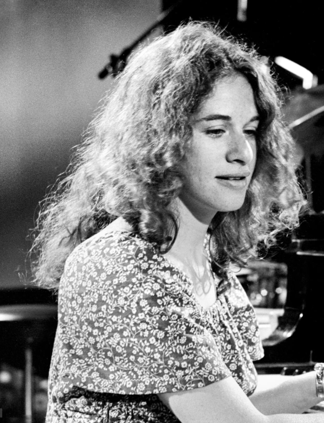 Released in 1971, this heartbreaking ballad changed how people heard breakup songs forever… because it wasn’t about ange