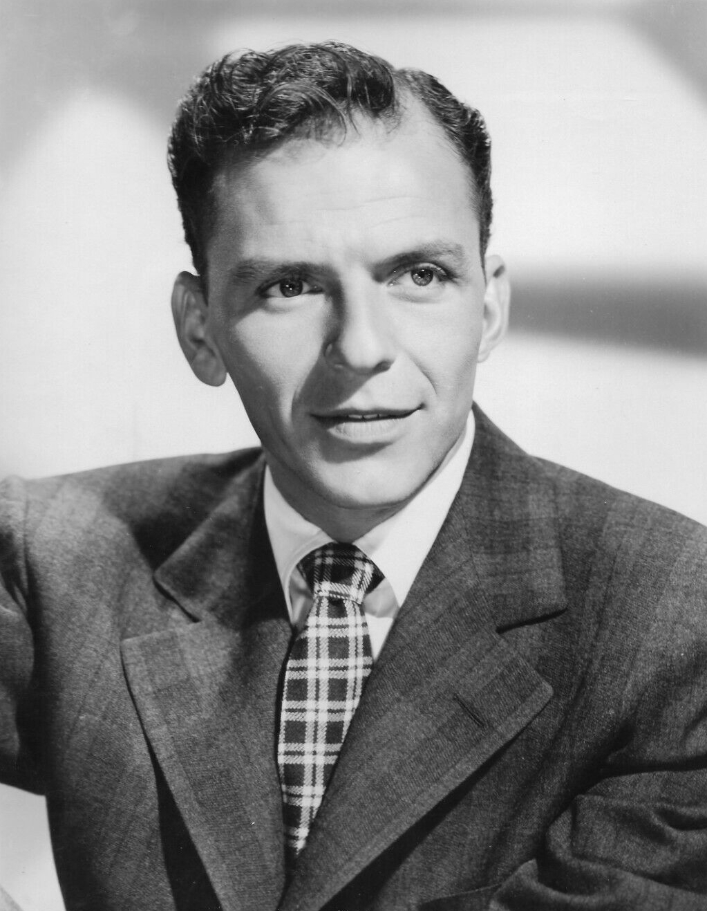 Frank Sinatra (1942 photo portrait)